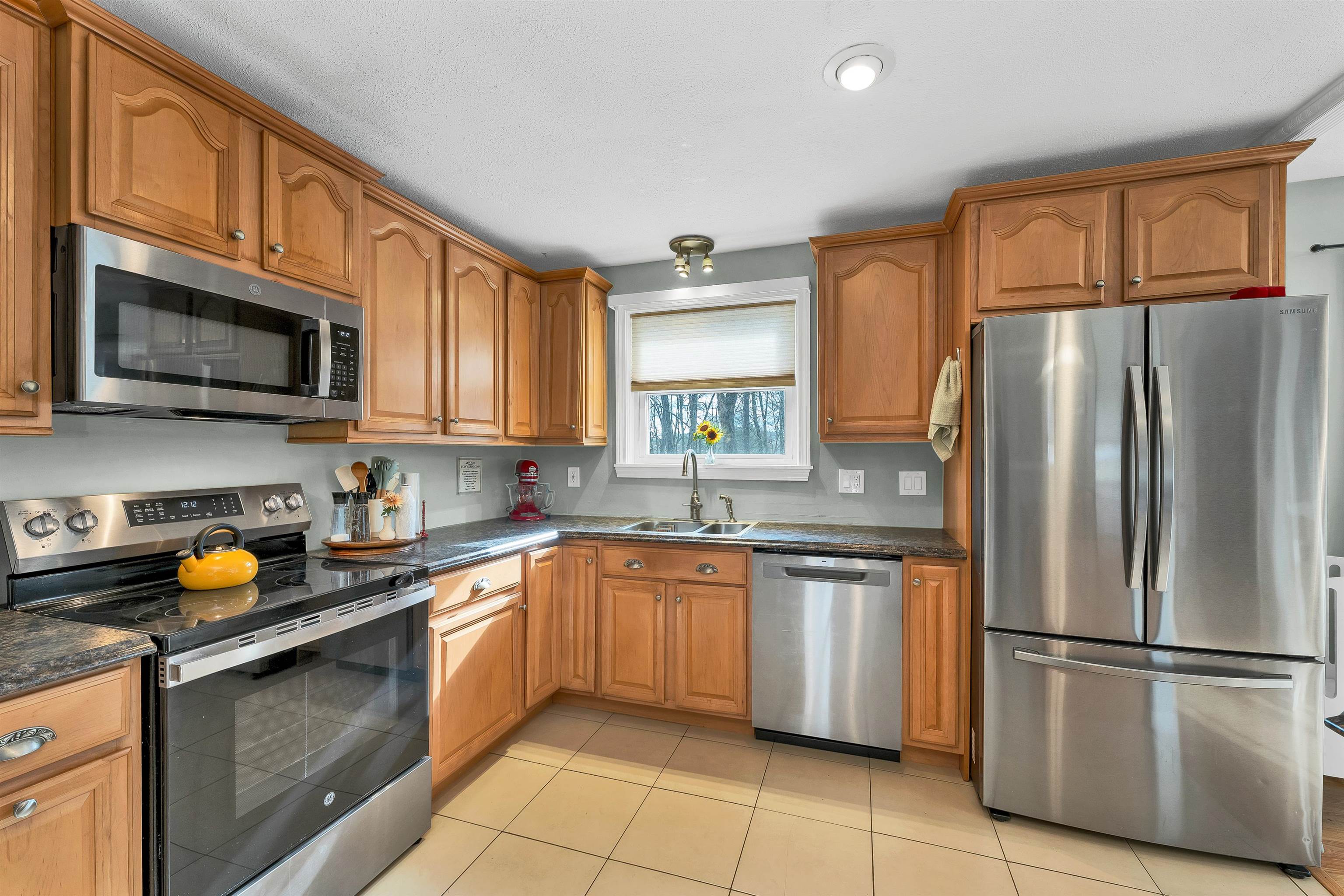 121 Hackett Hill Road Hooksett, NH 03106 - Photo 14 of 46