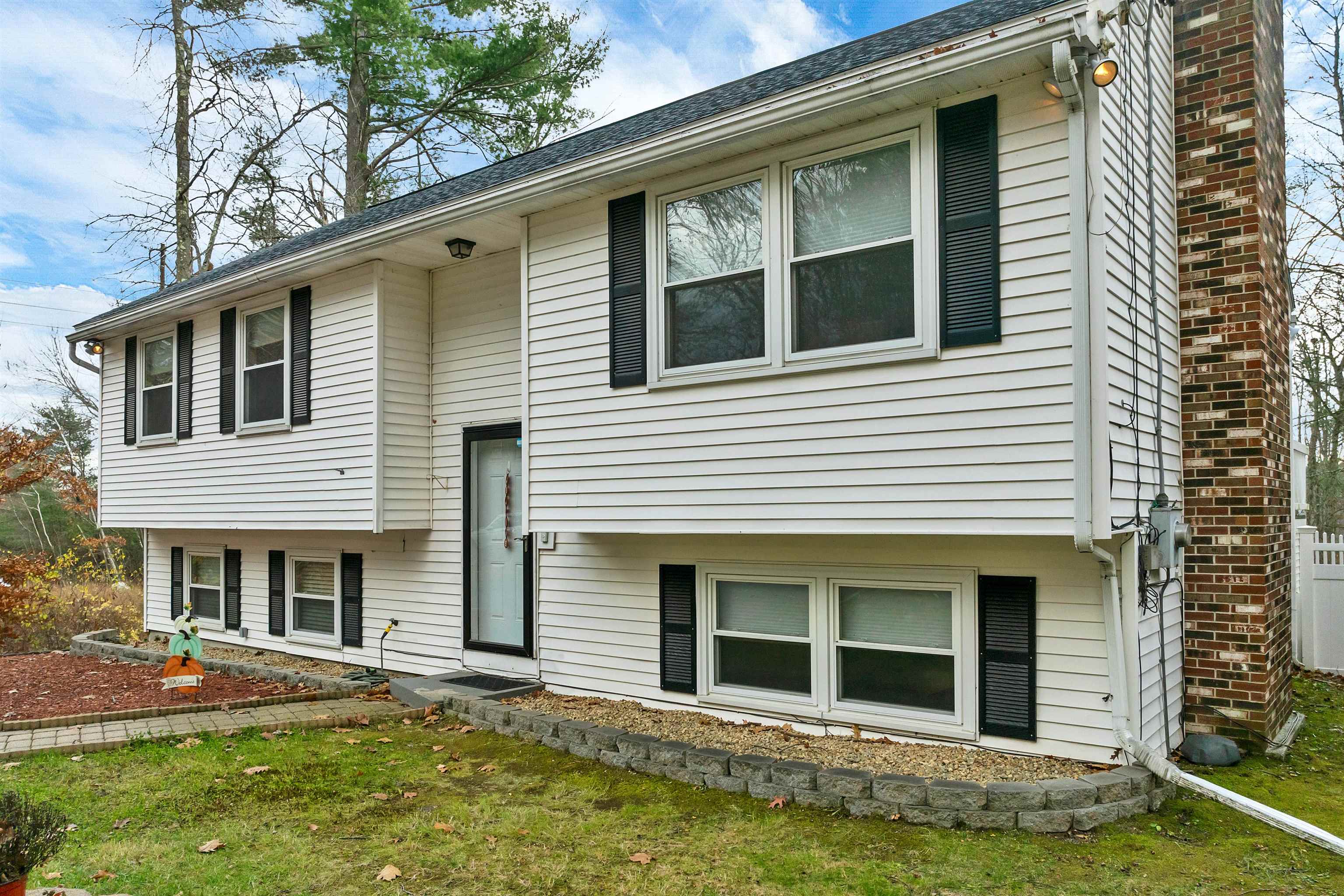 121 Hackett Hill Road Hooksett, NH 03106 - Photo 7 of 46