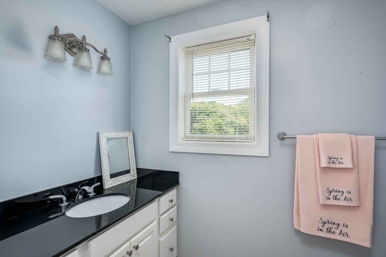 16 Gagne Street, Unit 5 Rochester, NH 03867 - Photo 14 of 38