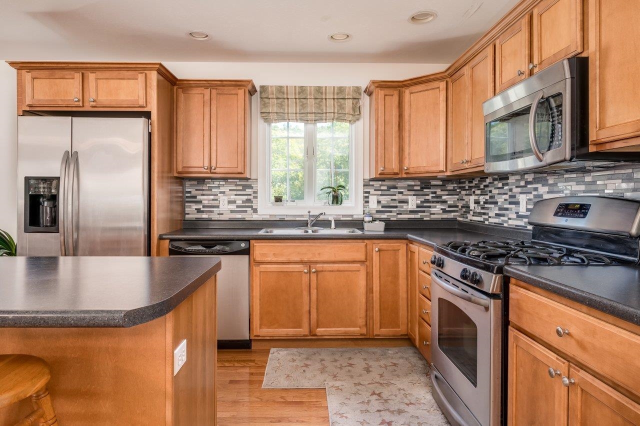 16 Gagne Street, Unit 5 Rochester, NH 03867 - Photo 3 of 38