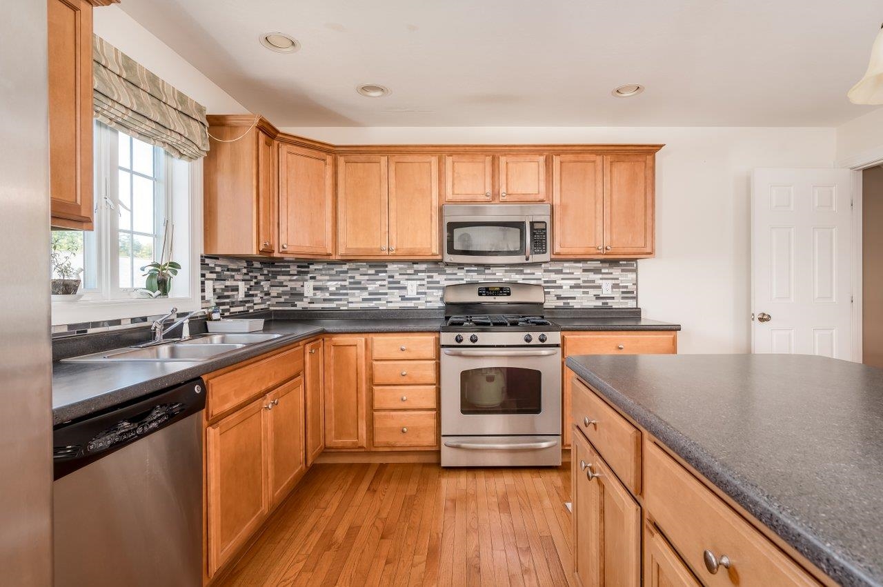 16 Gagne Street, Unit 5 Rochester, NH 03867 - Photo 4 of 38