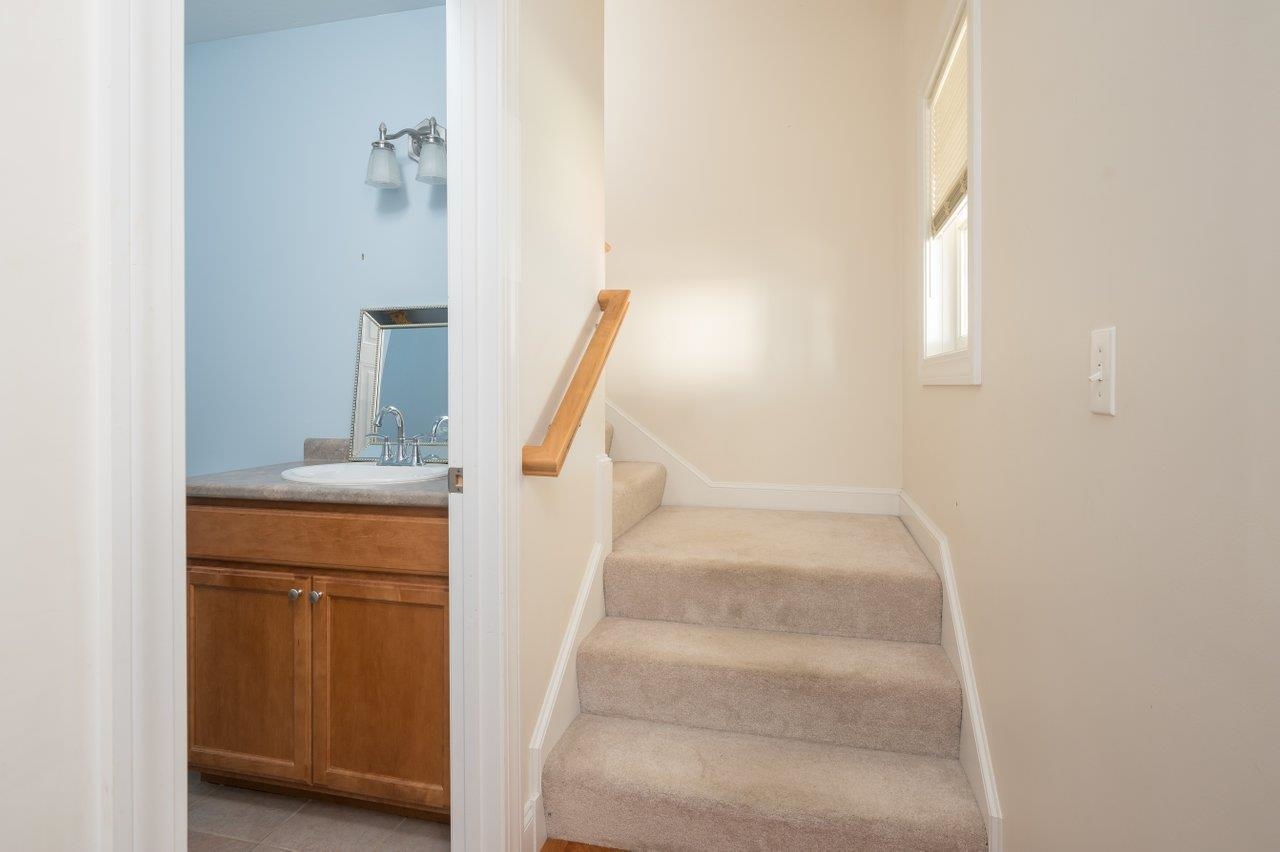 16 Gagne Street, Unit 5 Rochester, NH 03867 - Photo 9 of 38