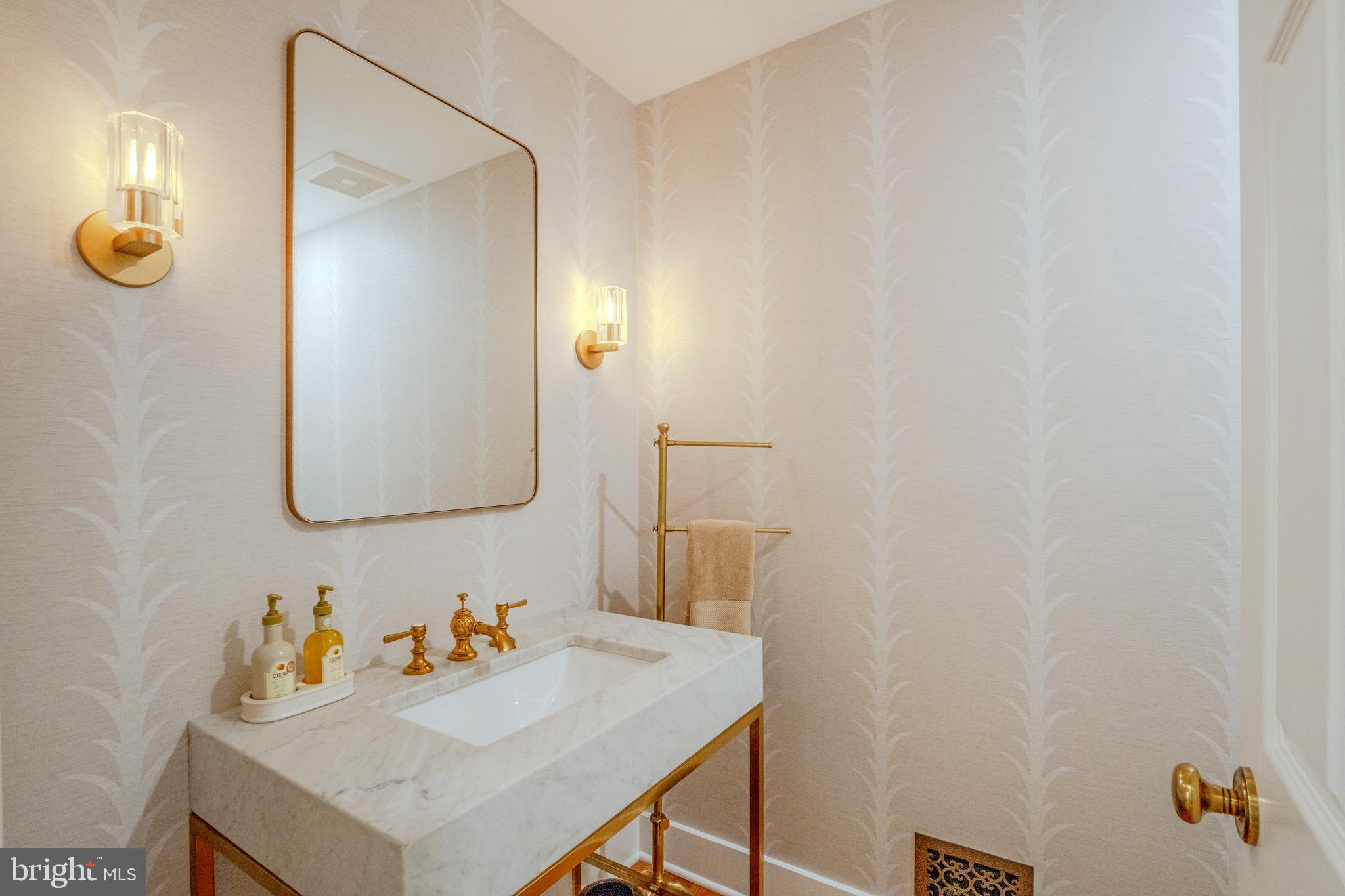 11910 Winstead Lane Reston, VA 20194 - Photo 18 of 80 Powder Room -Renovated