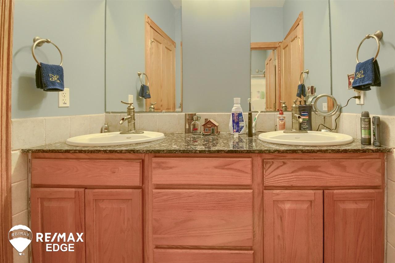 3385 North Henderson Road Davison, MI 48423 - Photo 32 of 44 21448872-31.JPG