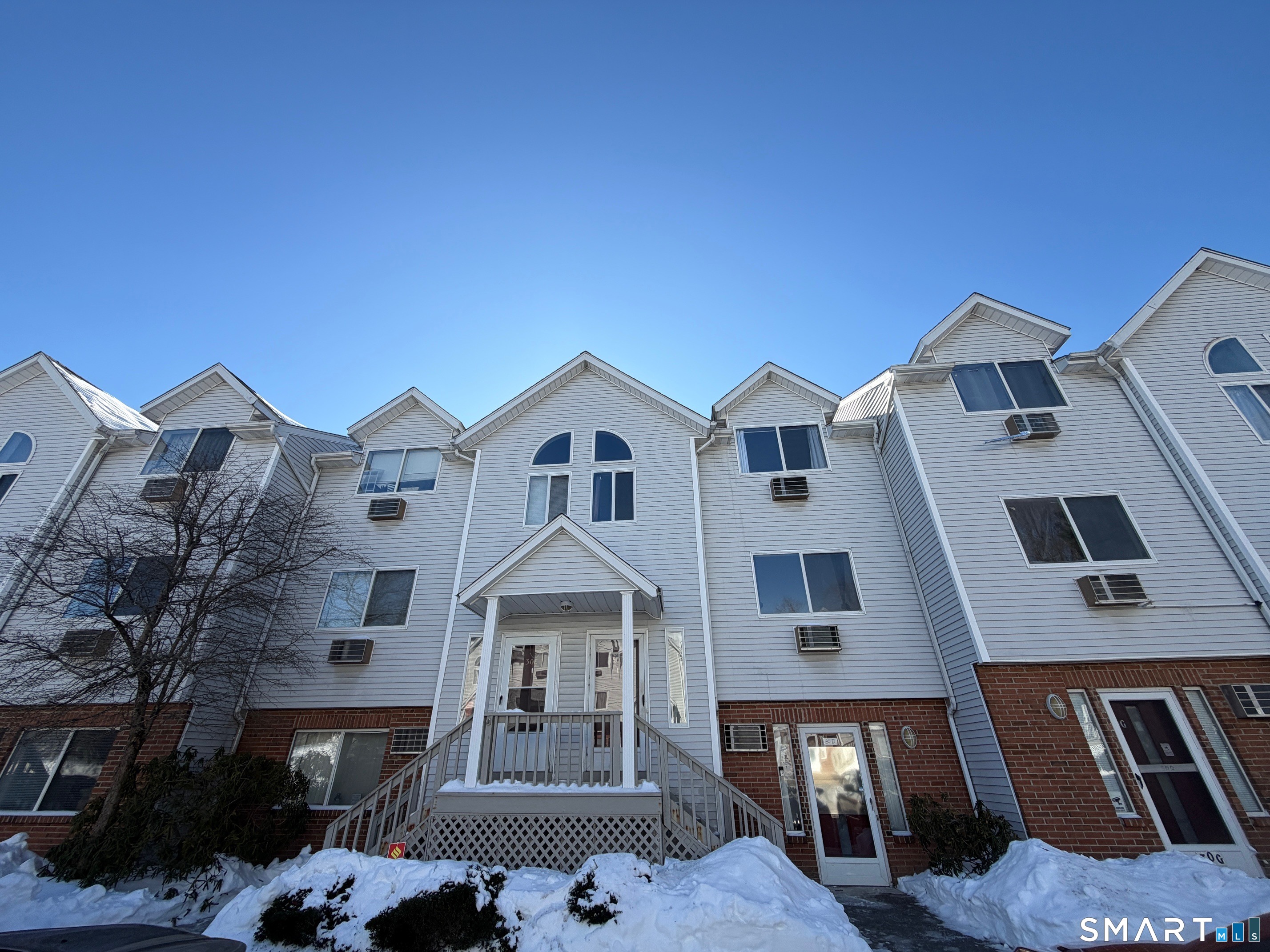 925 Oronoke Road, Unit 30F Waterbury, CT 06708 - Photo 12 of 12 a front view of a large building