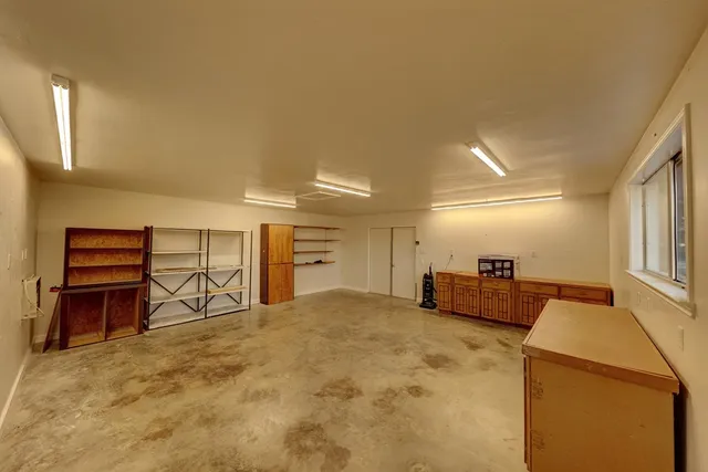 a view of livingroom with furniture