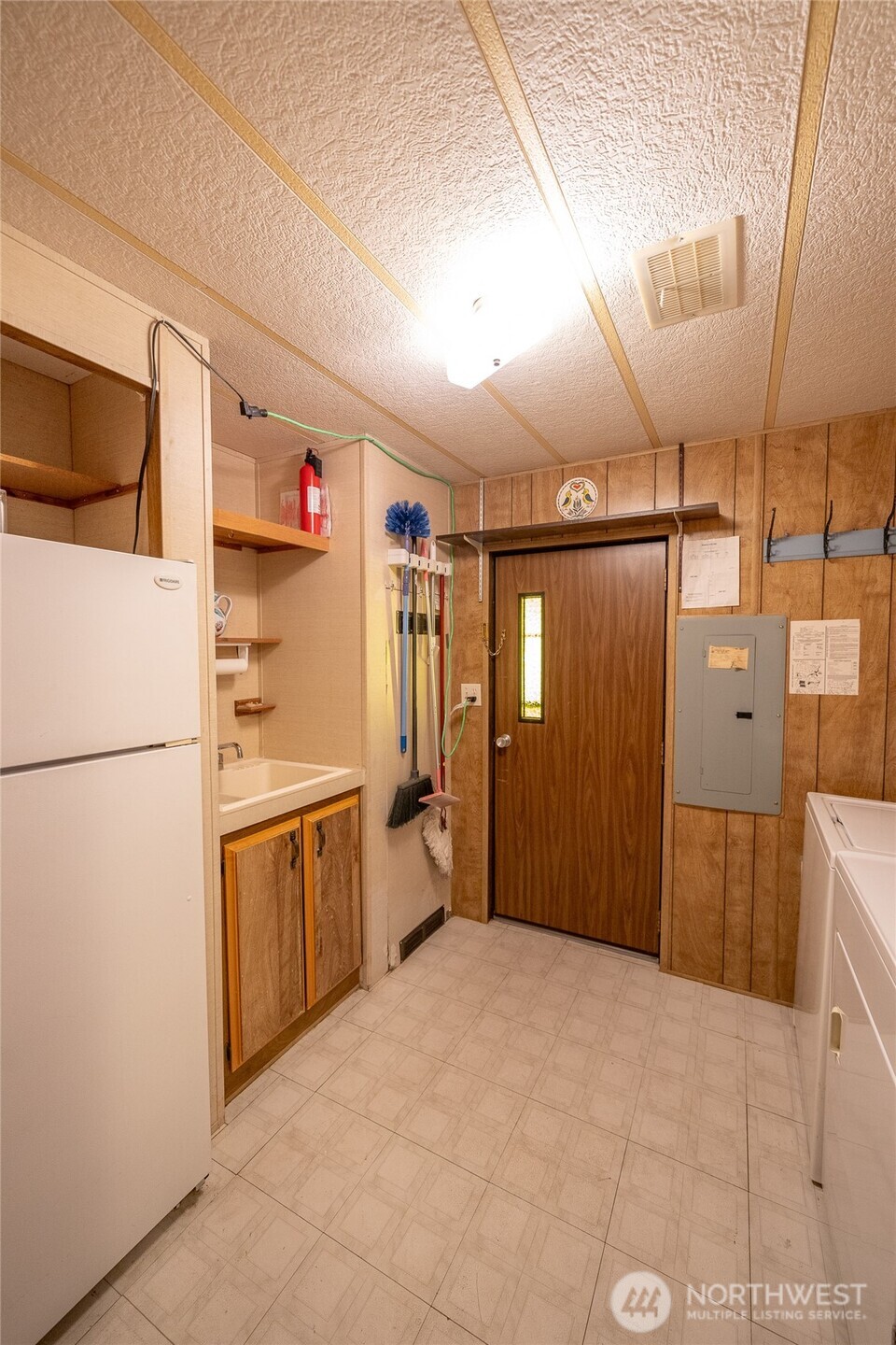 57 Clemons Road, Unit 68 Montesano, WA 98563 - Photo 25 of 27 a kitchen with stainless steel appliances a refrigerator and cabinets