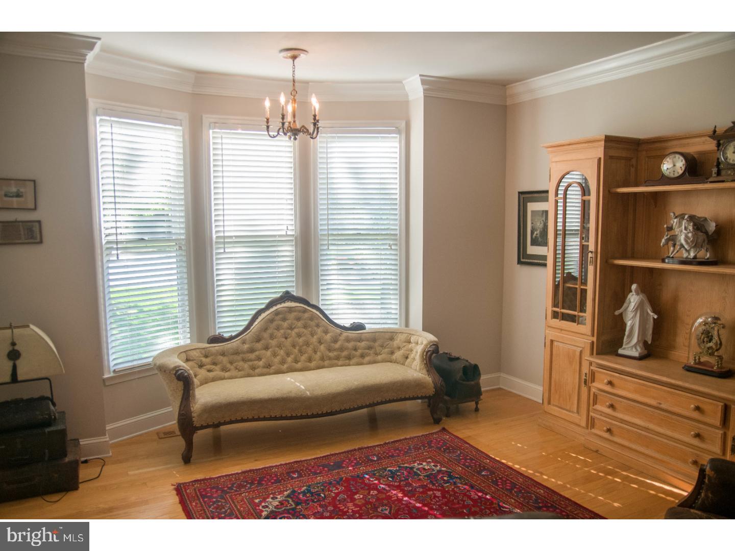 21 Tower Road Broomall, PA 19008 - Photo 5 of 25 Living Room