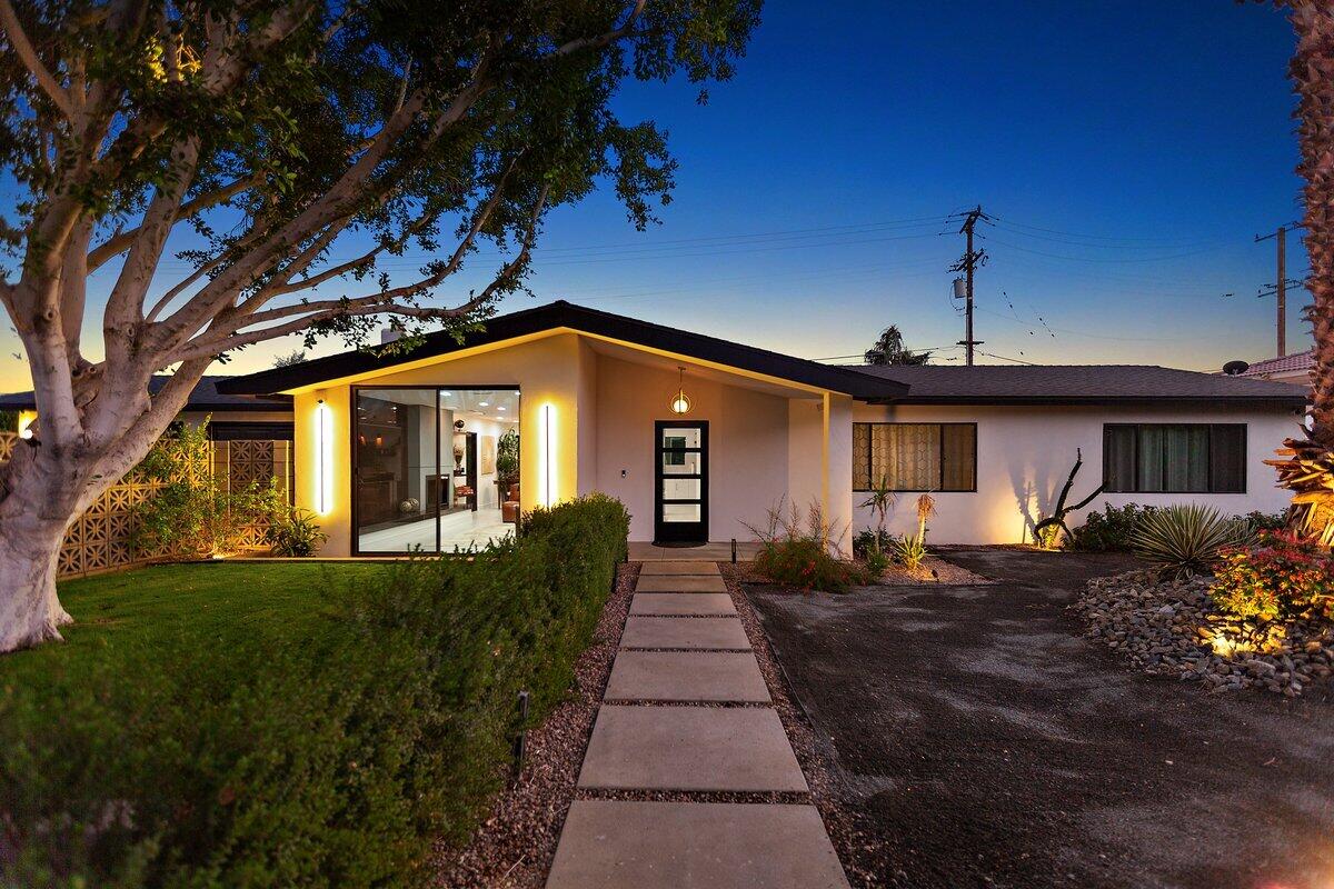 565 West Yorba Road Palm Springs, CA 92262 - Photo 3 of 70 2H9A9654