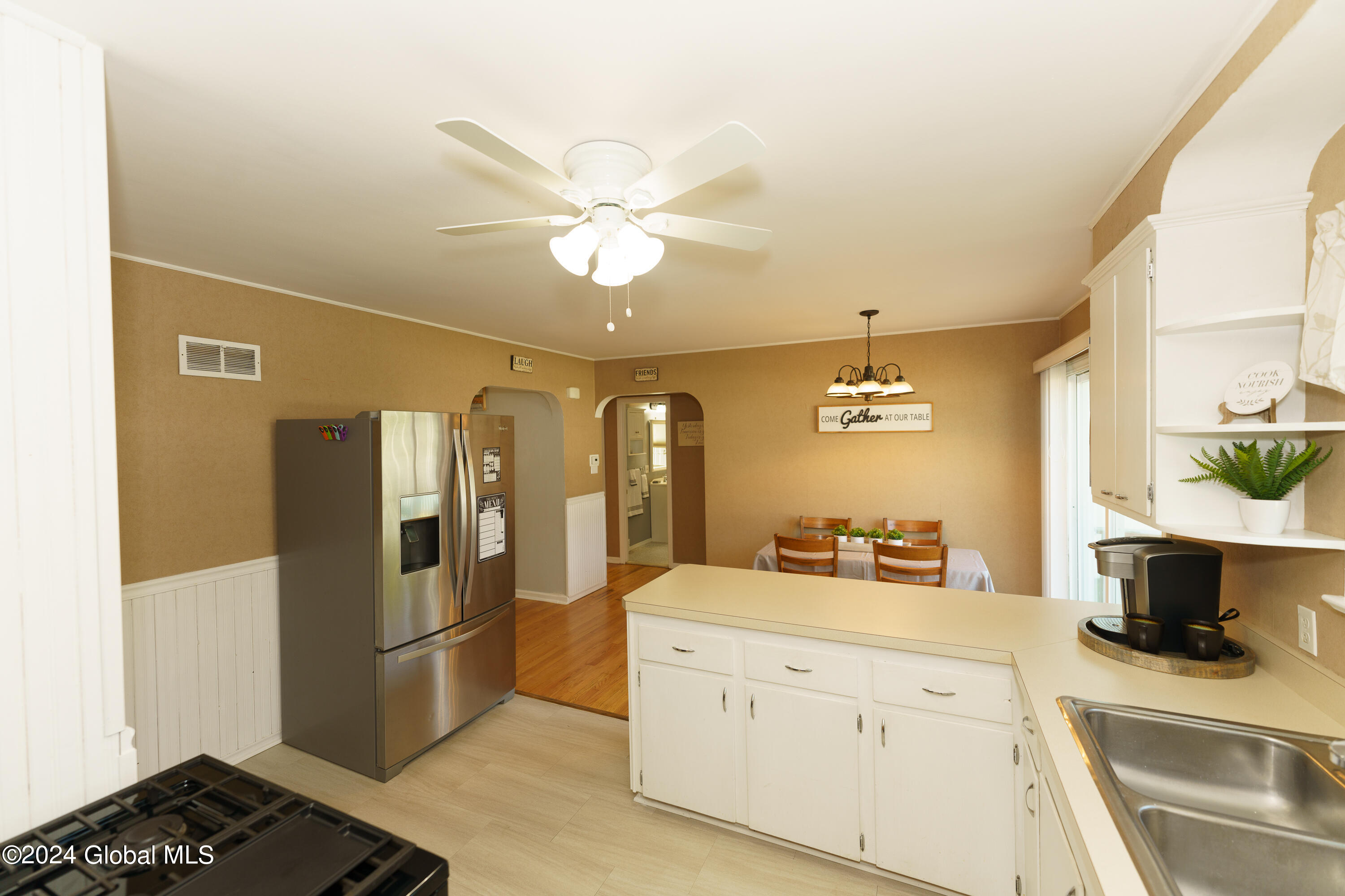 372 East Campbell Road Schenectady, NY 12303 - Photo 11 of 40 Kitchen