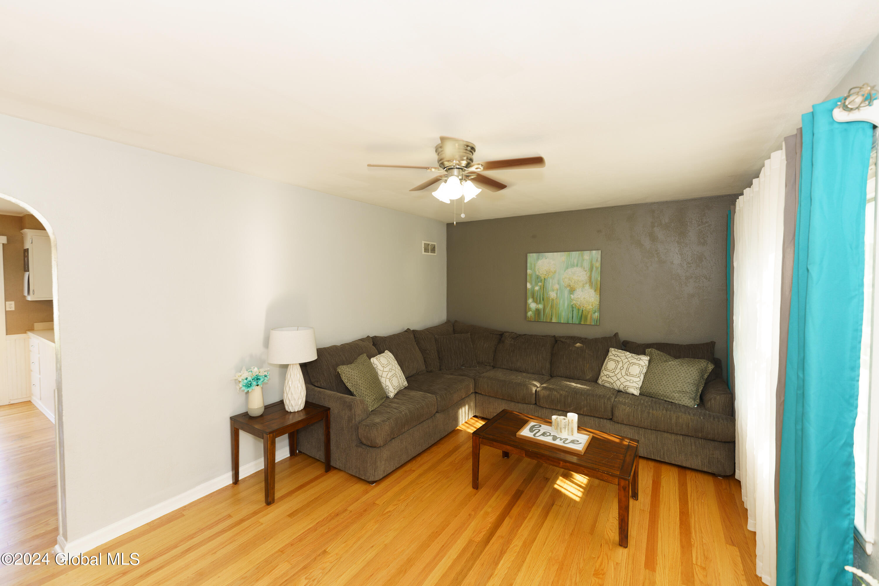 372 East Campbell Road Schenectady, NY 12303 - Photo 4 of 40 Livingroom