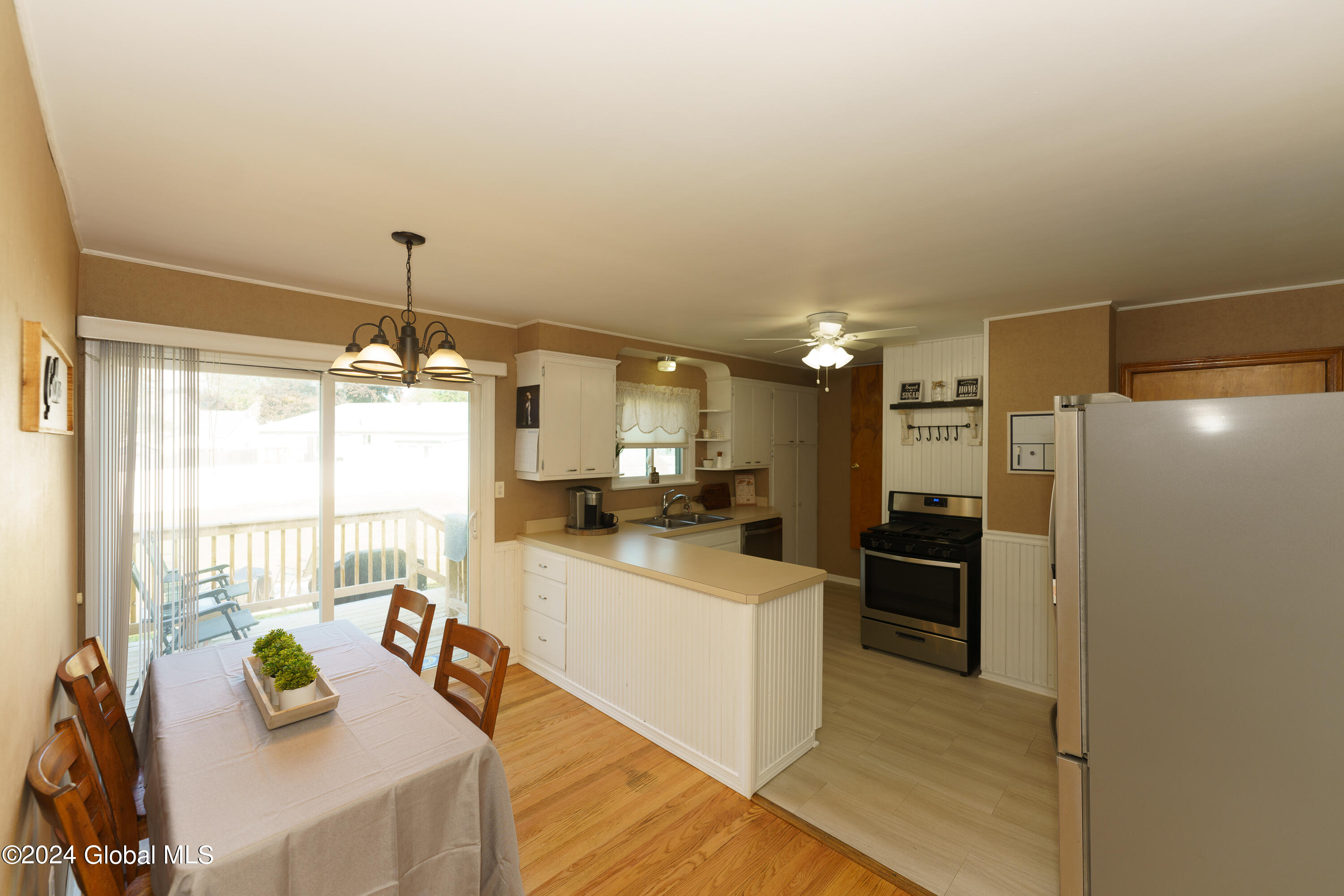 372 East Campbell Road Schenectady, NY 12303 - Photo 7 of 40 Kitchen