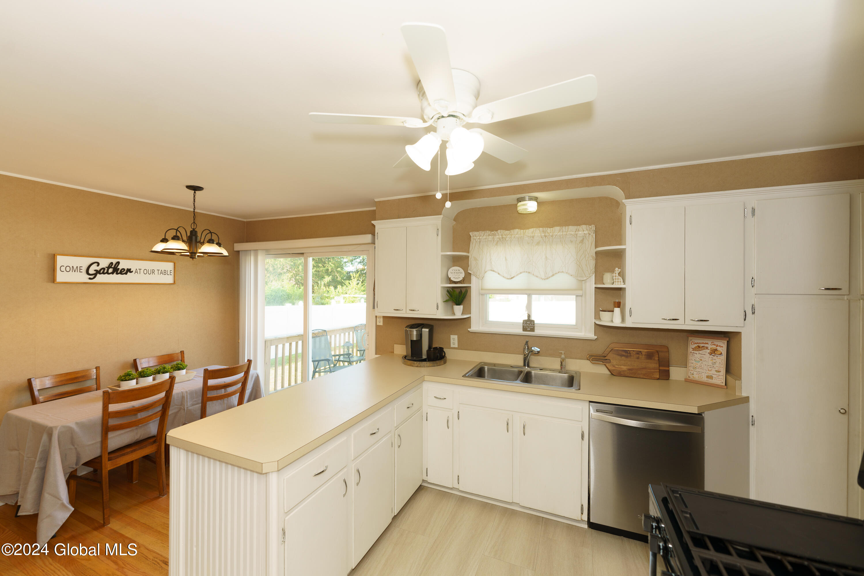 372 East Campbell Road Schenectady, NY 12303 - Photo 10 of 40 Kitchen