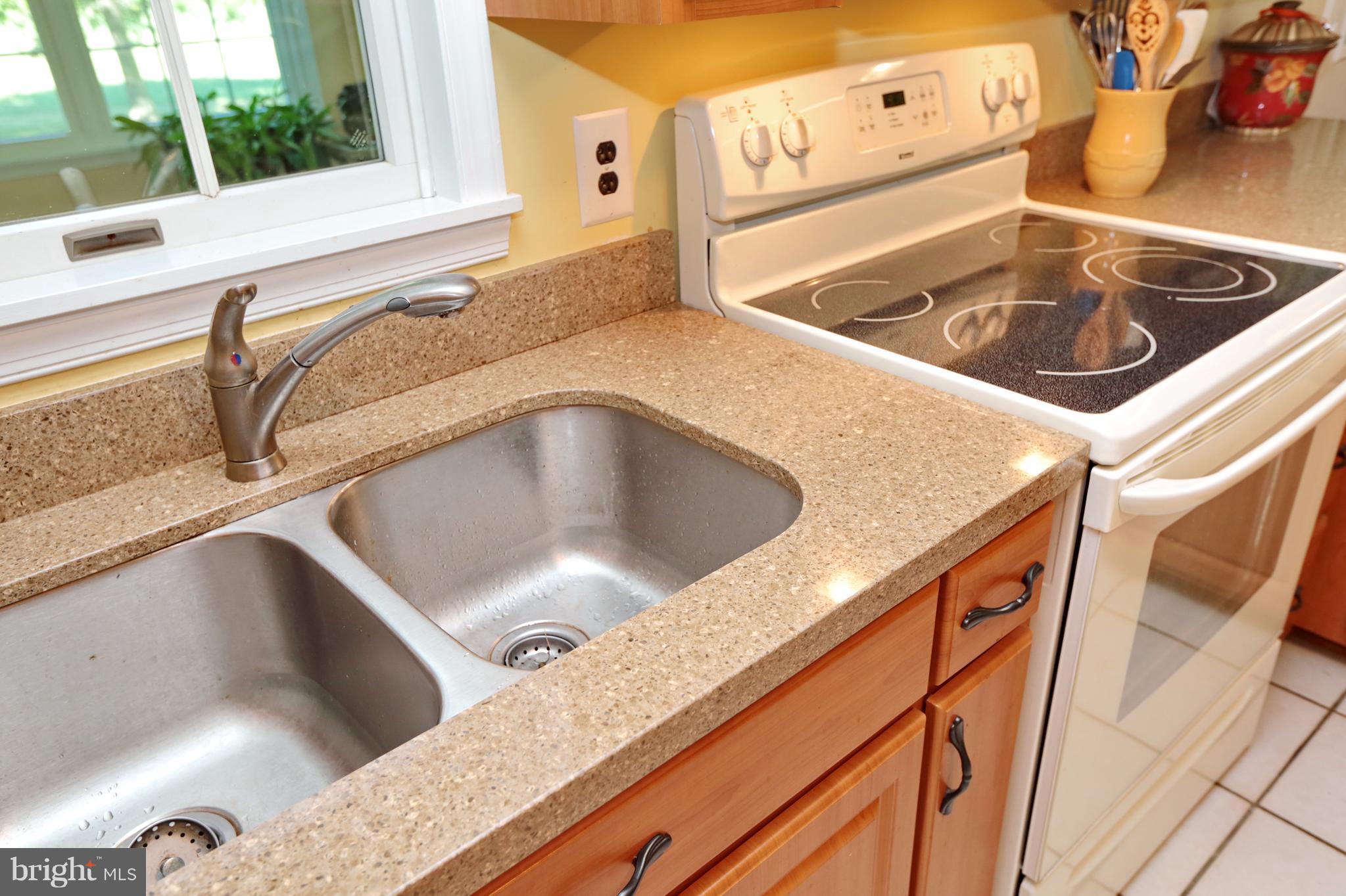 17809 Horsehead Road Brandywine, MD 20613 - Photo 10 of 30 Dual Sinks and Silestone Counters