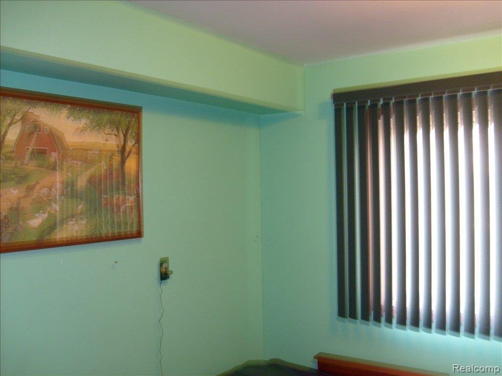 16440 28 Mile Road Ray, MI 48096 - Photo 14 of 21 Front bedroom