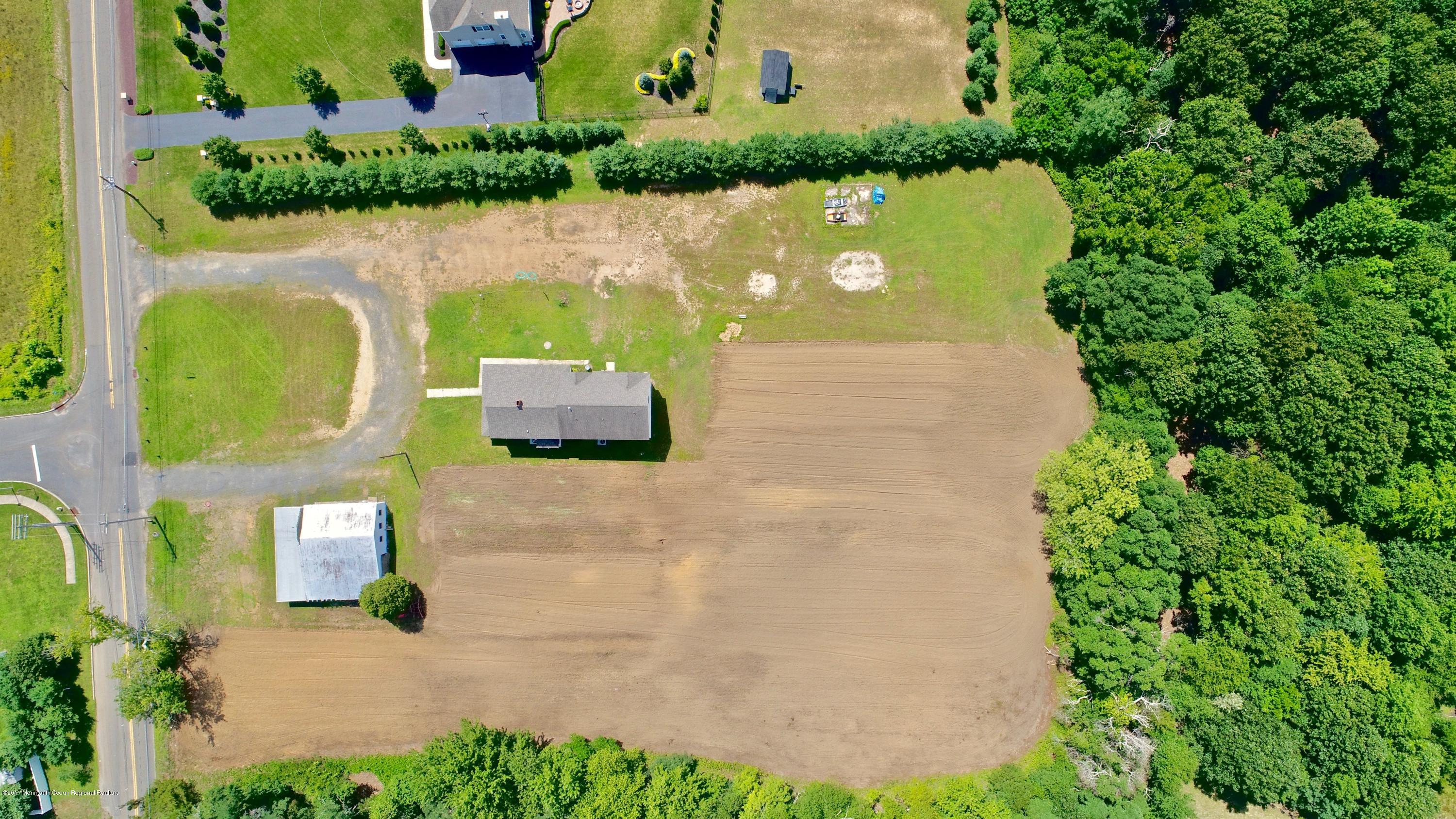 136 Crine Road Morganville, NJ 07751 - Photo 4 of 36 003_44674302
