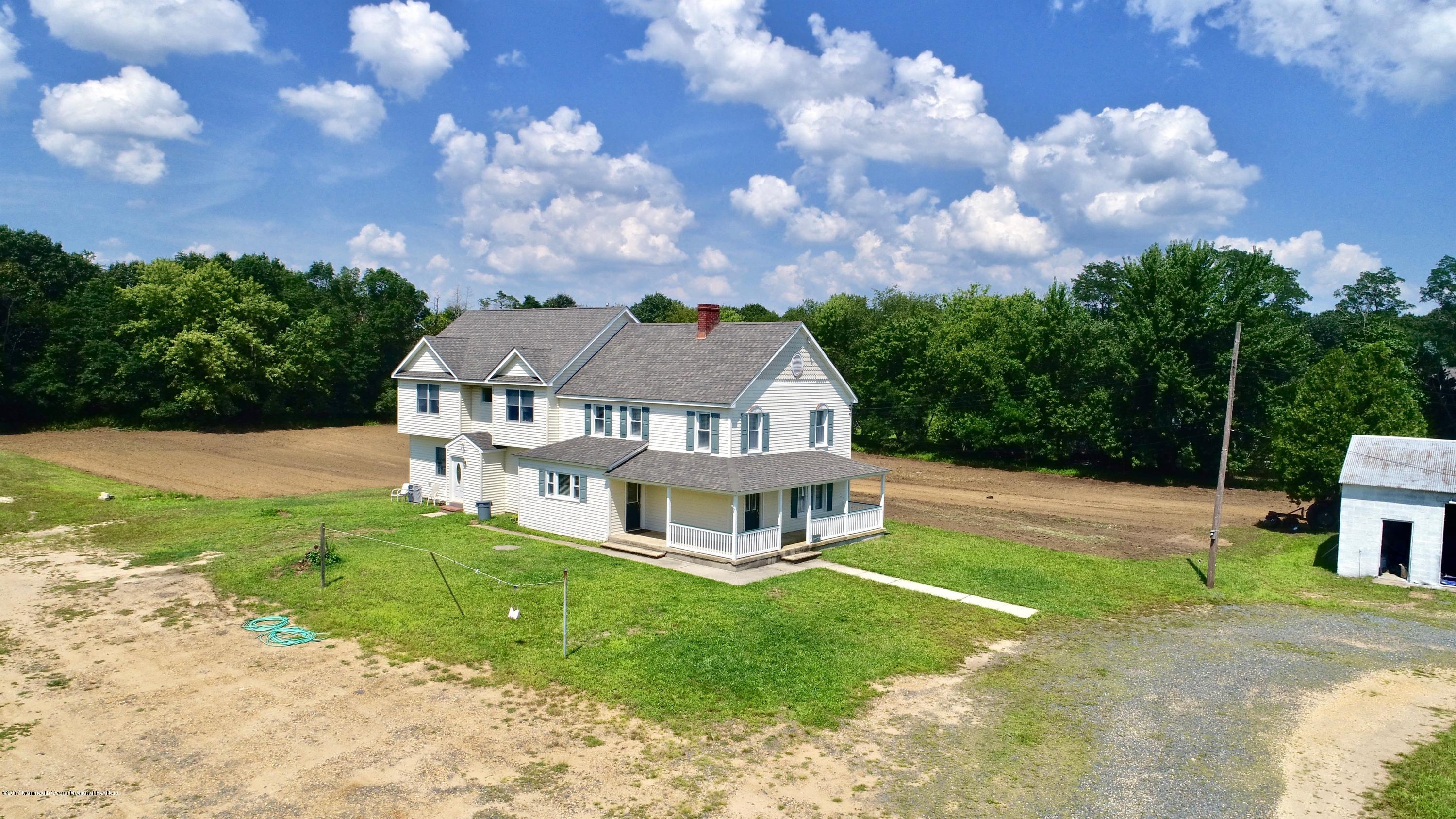 136 Crine Road Morganville, NJ 07751 - Photo 7 of 36 006_44674343