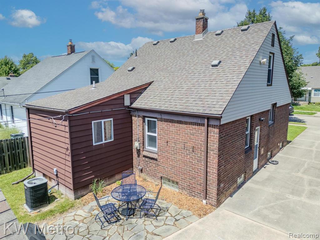 1173 Columbia Road Berkley, MI 48072 - Photo 29 of 37