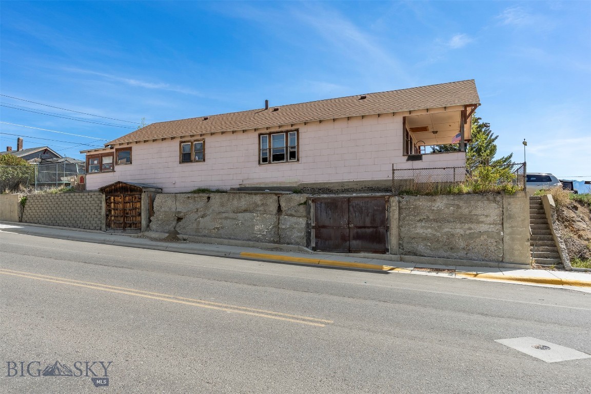 855 Lewisohn Street Butte, MT 59701 - Photo 3 of 24 Gallery Image 3