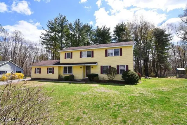 $453,000 | 8 Raspberry Drive, Malta, NY 12020