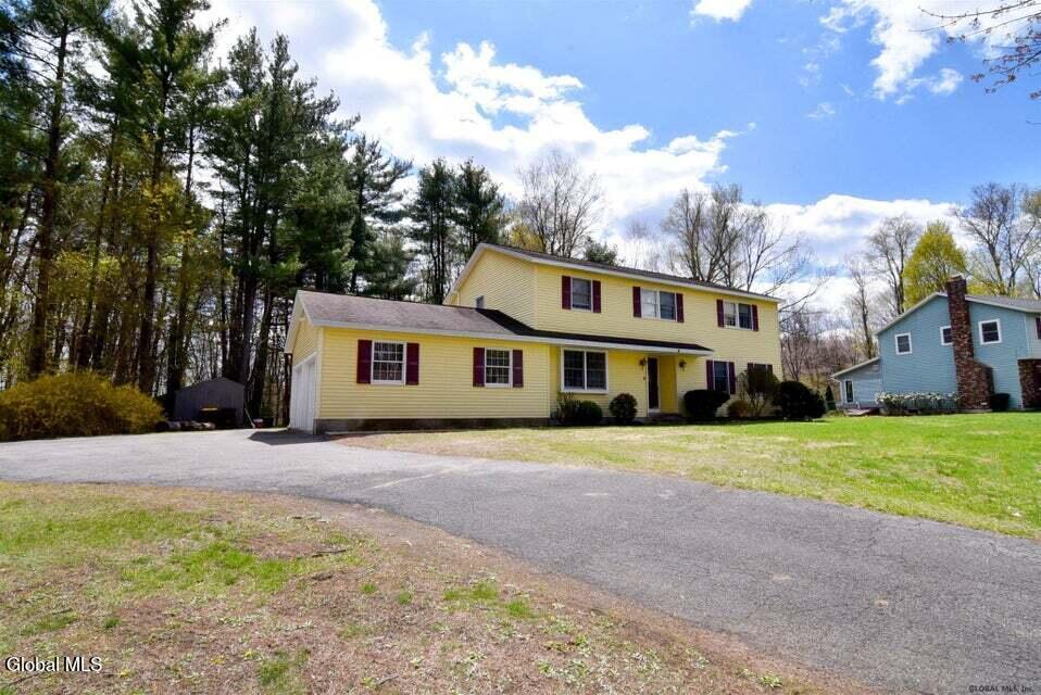 8 Raspberry Drive Malta, NY 12020 - Photo 2 of 45 20211119013022195965000000-o