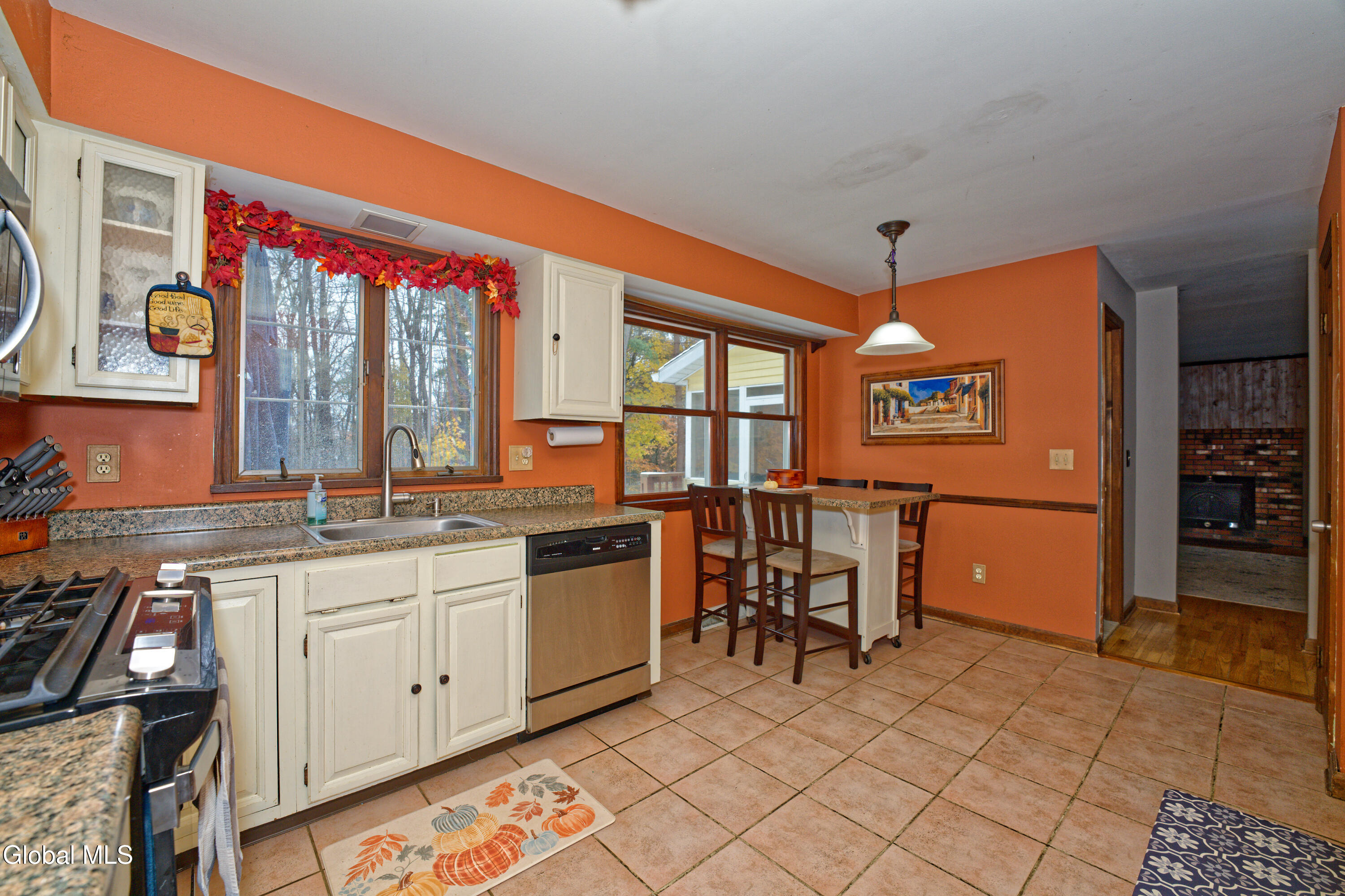 8 Raspberry Drive Malta, NY 12020 - Photo 21 of 45 4 Kitchen 1