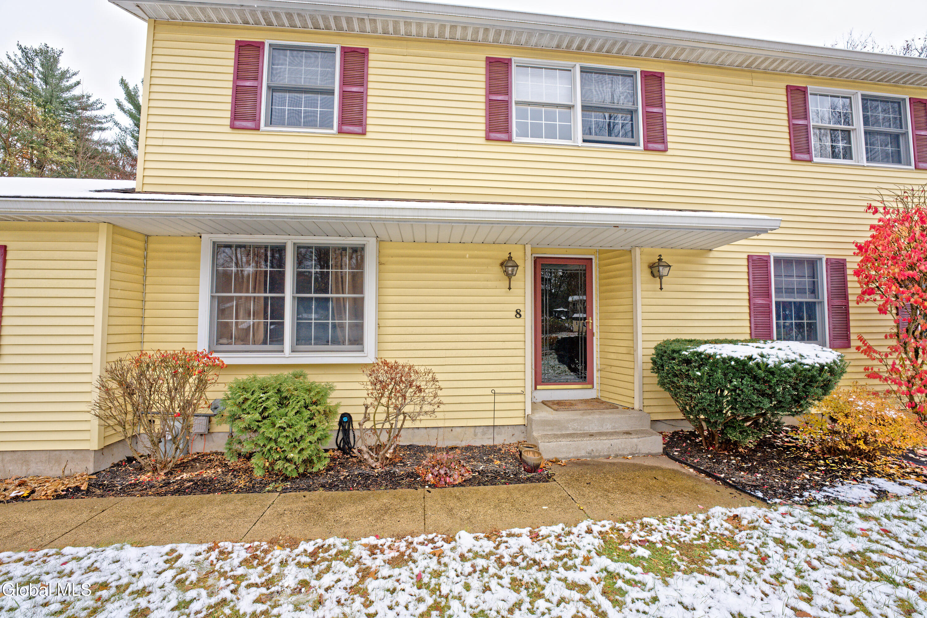 8 Raspberry Drive Malta, NY 12020 - Photo 5 of 45 0 Front 4