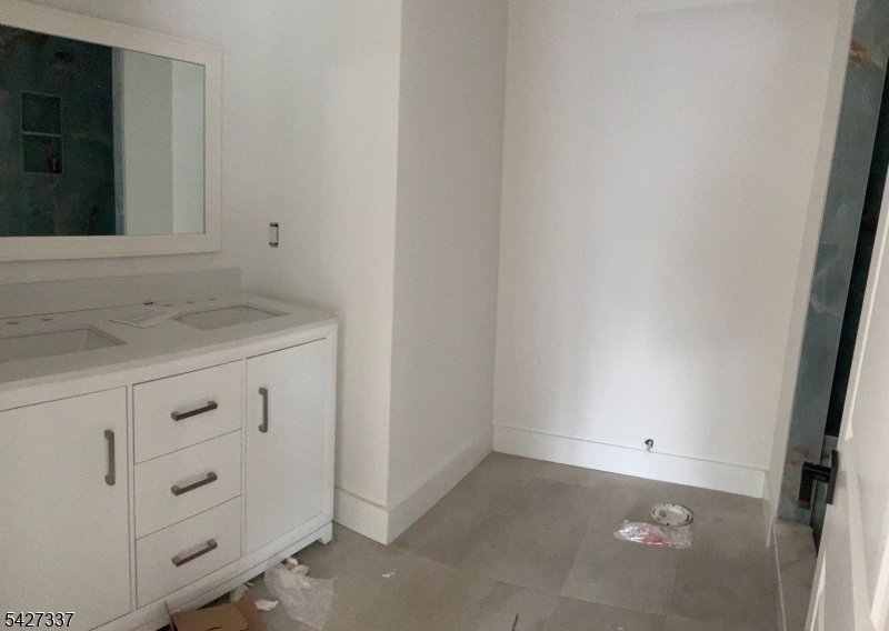 307 Chilton Street Elizabeth, NJ 07208 - Photo 6 of 9