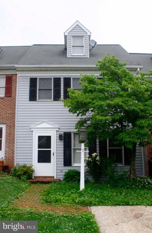 7 Pheasant Lane Lititz, PA 17543 - Photo 2 of 11