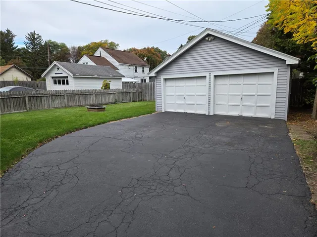 $251,500 | 30 Garford Road, Irondequoit, NY 14622
