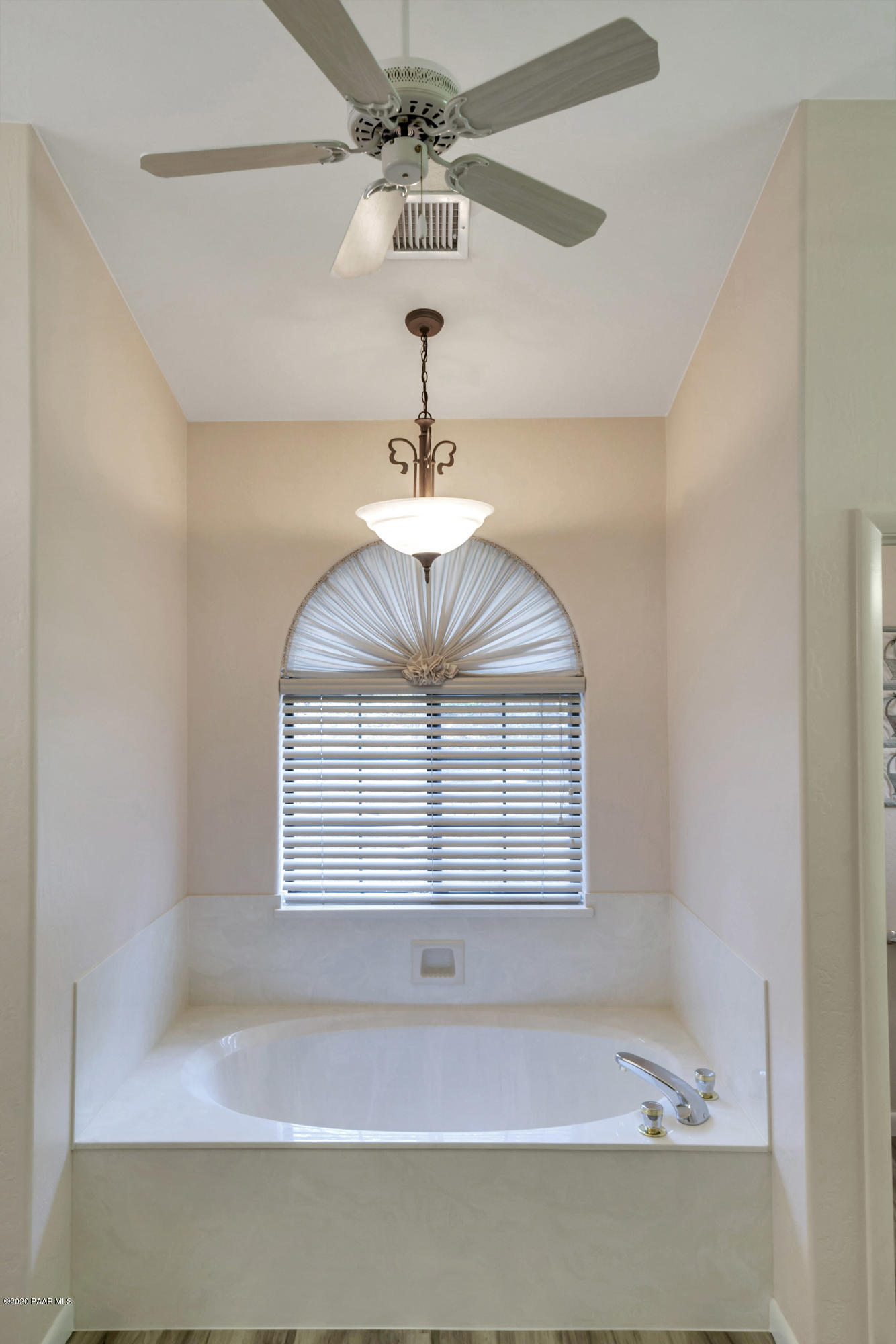 1162 West Timber Ridge Road Prescott, AZ 86303 - Photo 26 of 53 OVER SIZED GARDEN TUB IN MASTER