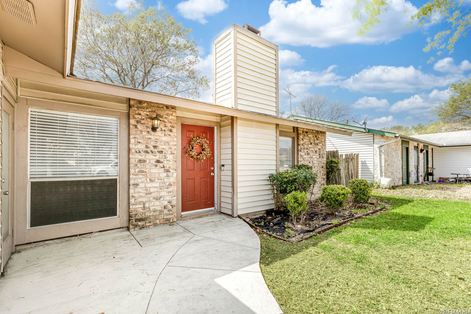 112 Friendswood Path Universal City, TX 78148 - Photo 3 of 31 a front view of a house with garden