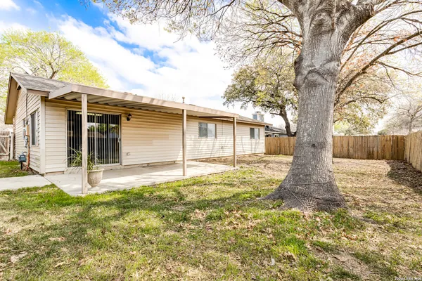 $1,595 | 112 Friendswood Path, Universal City, TX 78148