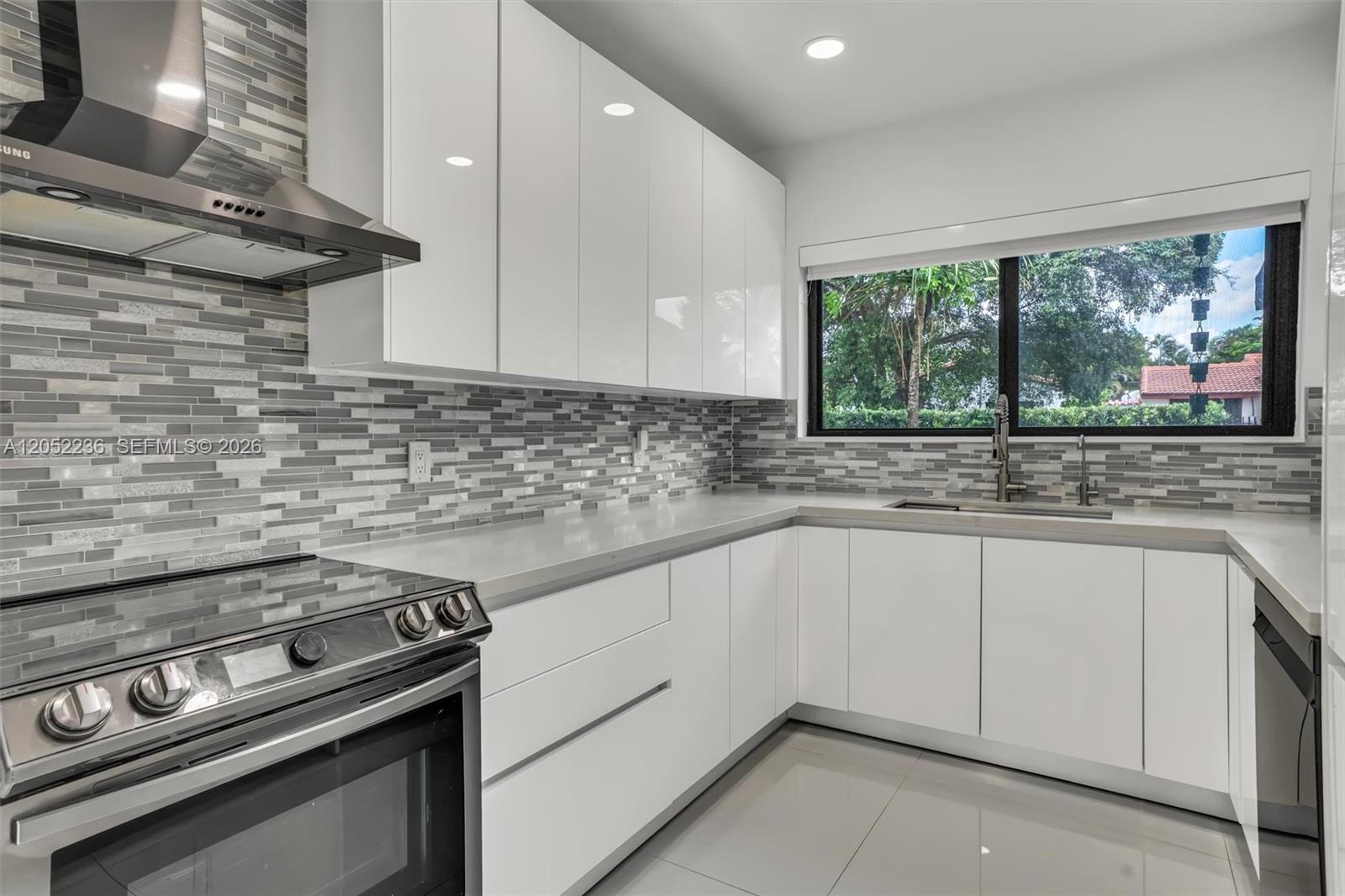 2484 Southwest 25th Street Miami, FL 33133 - Photo 15 of 48