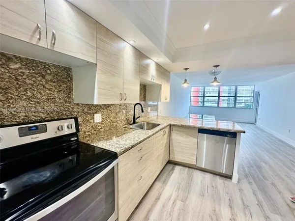 $185,000 | 1301 Northeast Miami Gardens Drive, Unit 521W, Miami, FL 33179