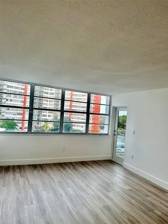 $185,000 | 1301 Northeast Miami Gardens Drive, Unit 521W, Miami, FL 33179