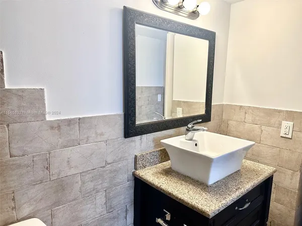 $185,000 | 1301 Northeast Miami Gardens Drive, Unit 521W, Miami, FL 33179