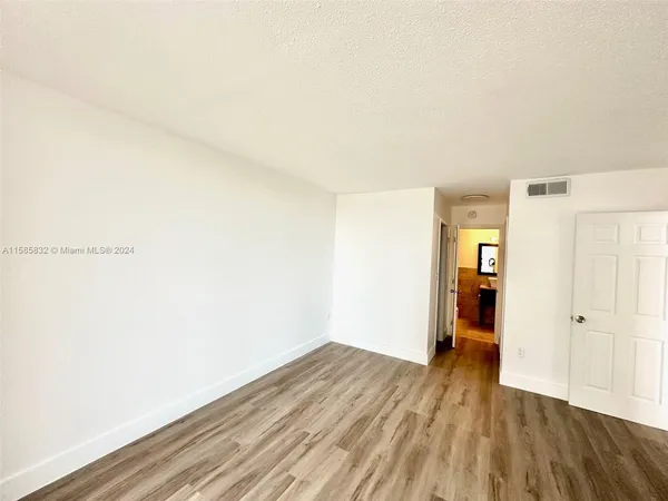 $185,000 | 1301 Northeast Miami Gardens Drive, Unit 521W, Miami, FL 33179