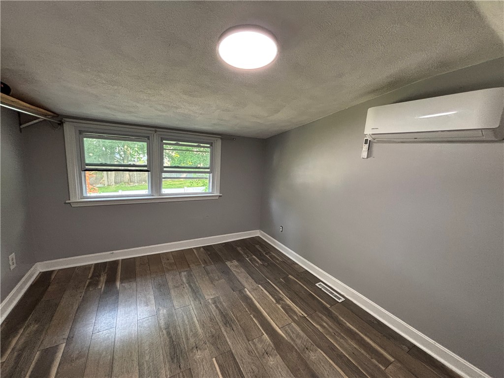 16 Mayor Lane Warwick, RI 02889 - Photo 9 of 20