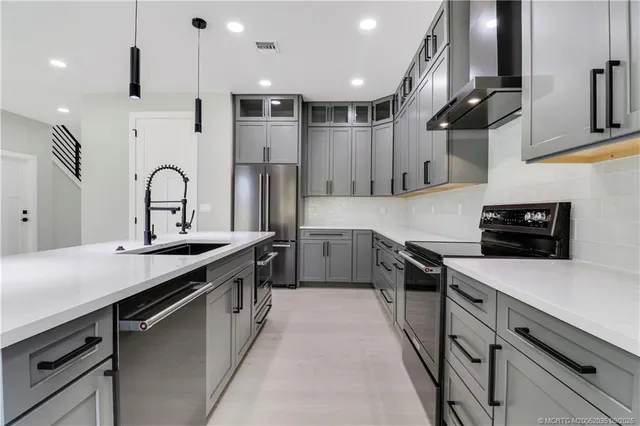 $1,125,000 | 1023 Northeast Orange Avenue, Jensen Beach, FL 34957