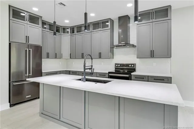 $1,125,000 | 1023 Northeast Orange Avenue, Jensen Beach, FL 34957