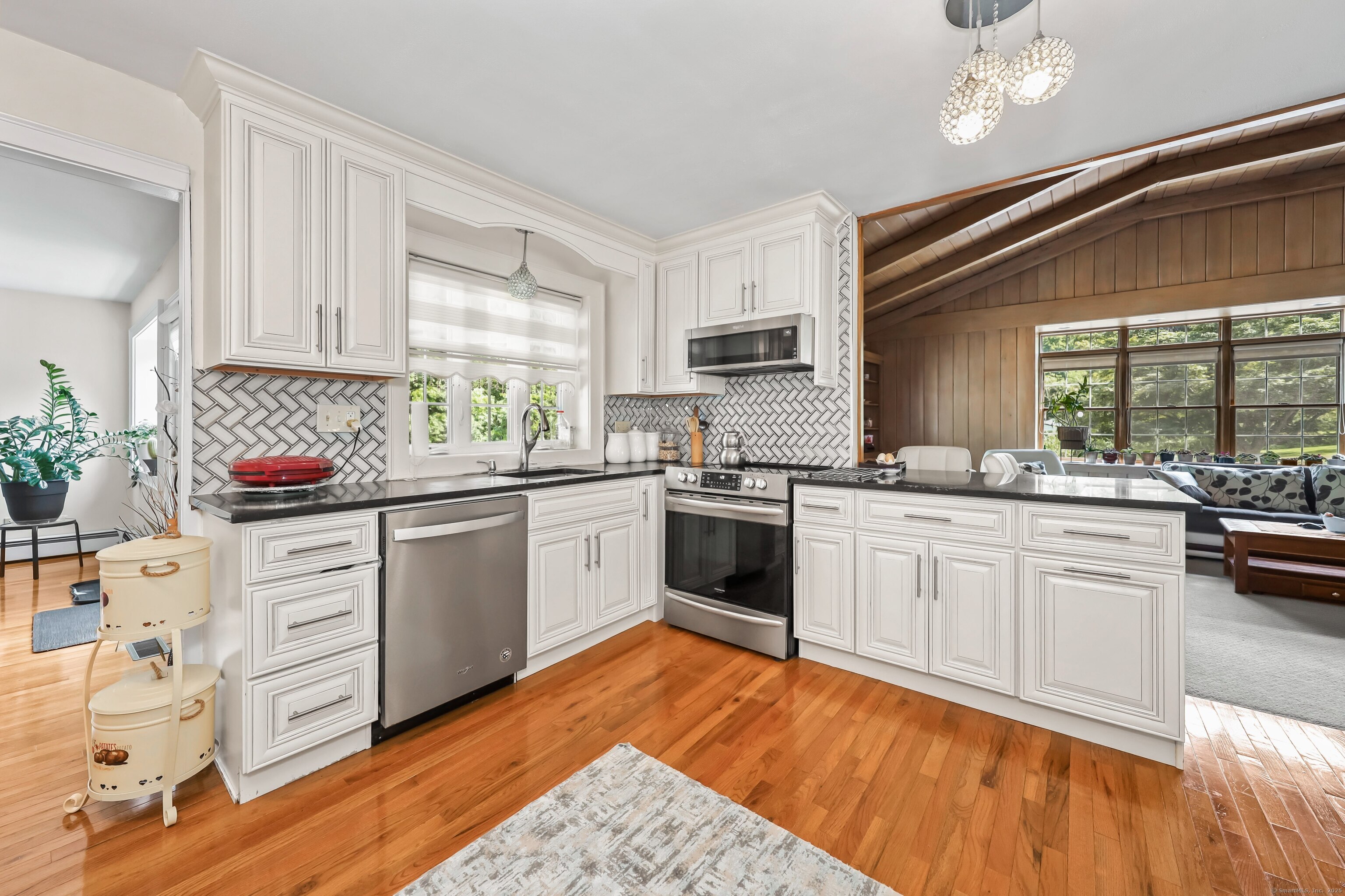 11 Ariel Road Woodbridge, CT 06525 - Photo 12 of 33