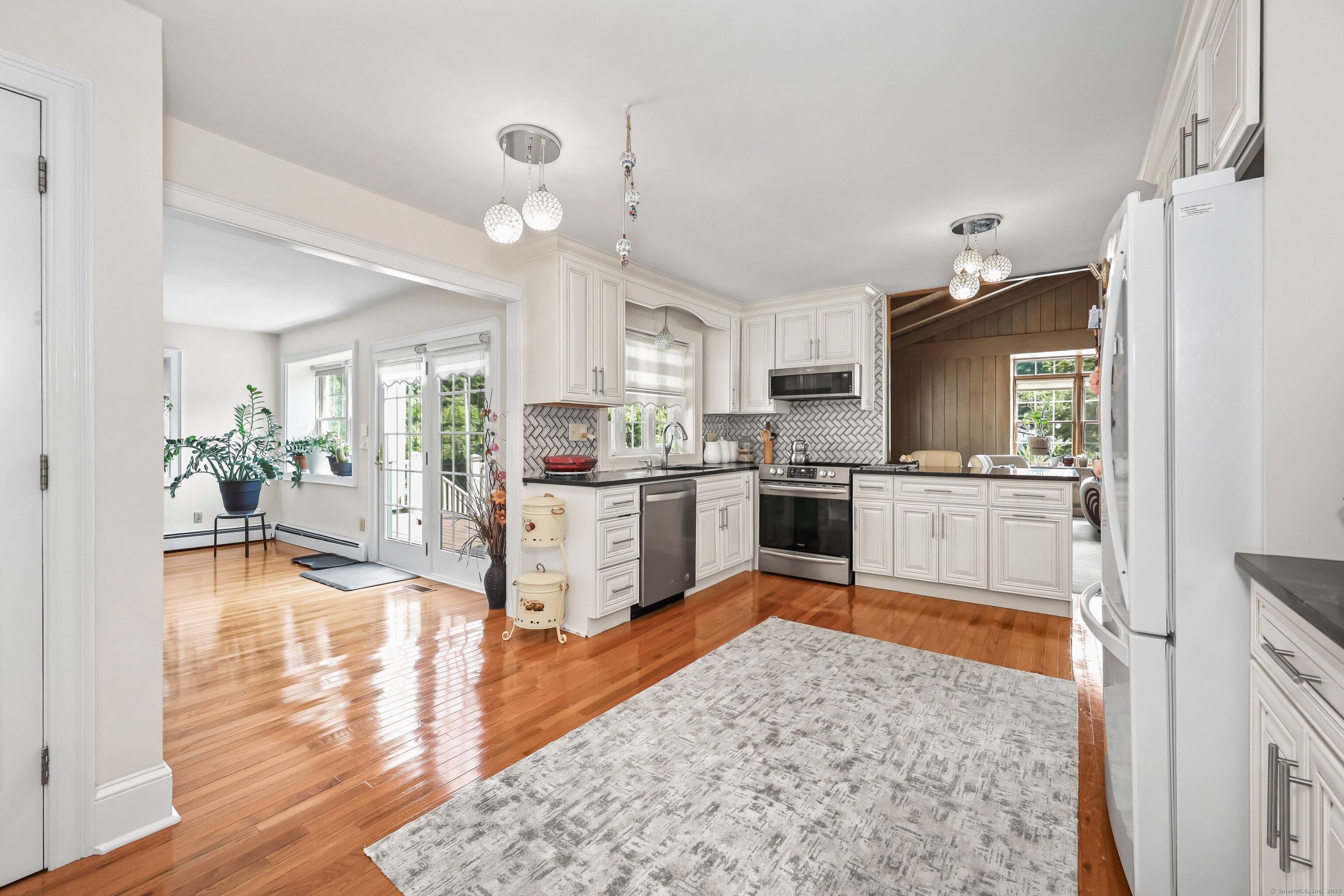 11 Ariel Road Woodbridge, CT 06525 - Photo 15 of 33