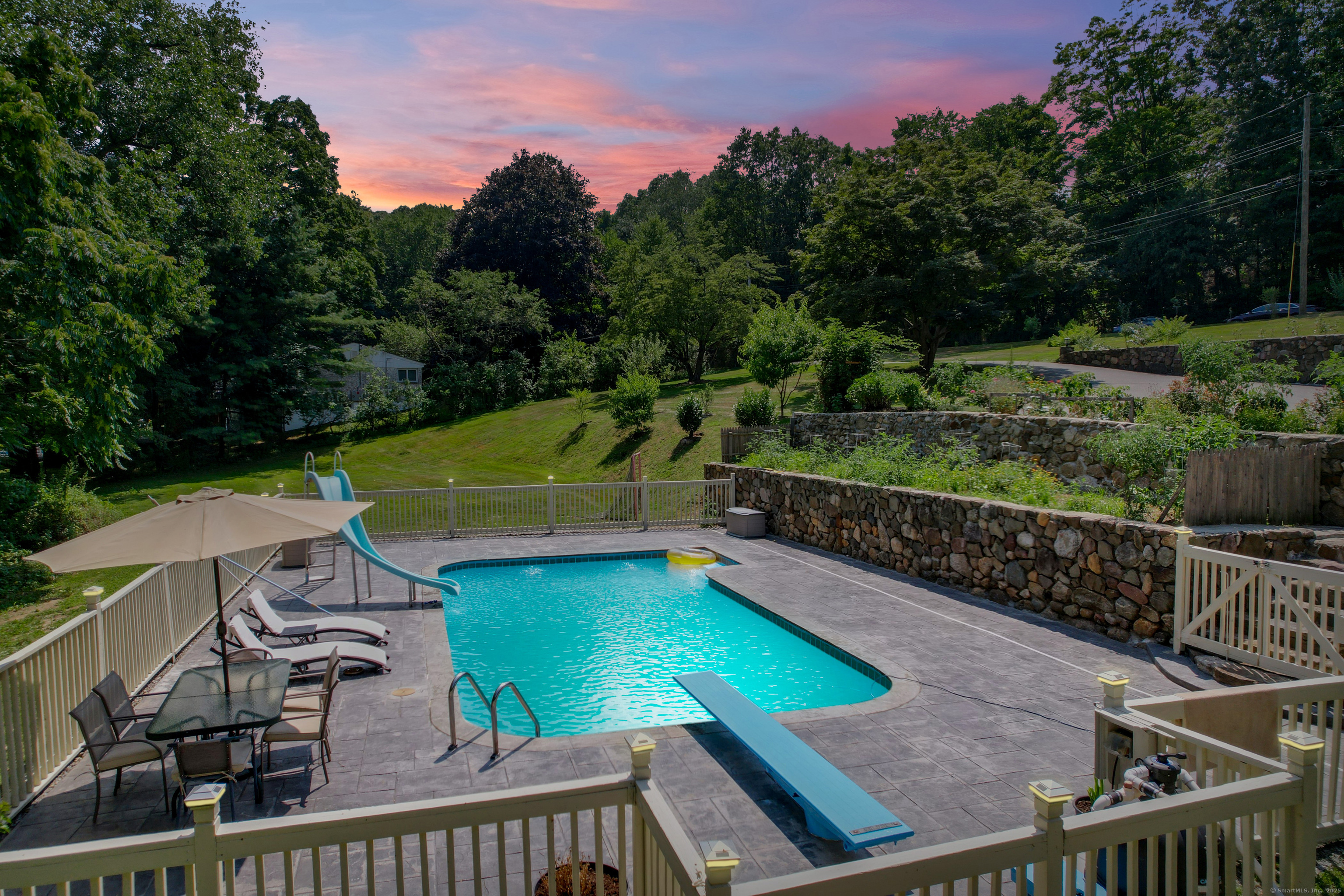 11 Ariel Road Woodbridge, CT 06525 - Photo 3 of 33