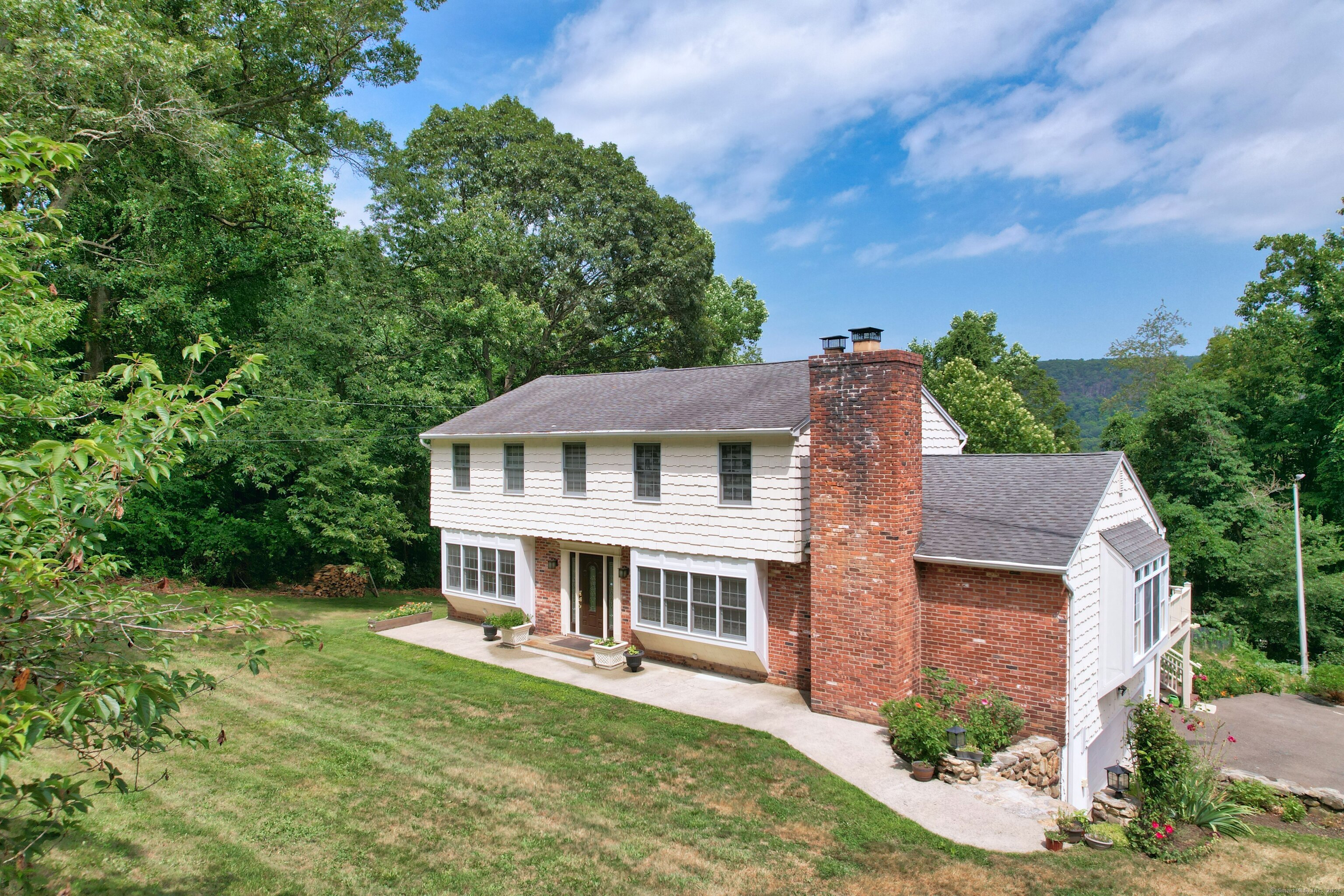 11 Ariel Road Woodbridge, CT 06525 - Photo 7 of 33