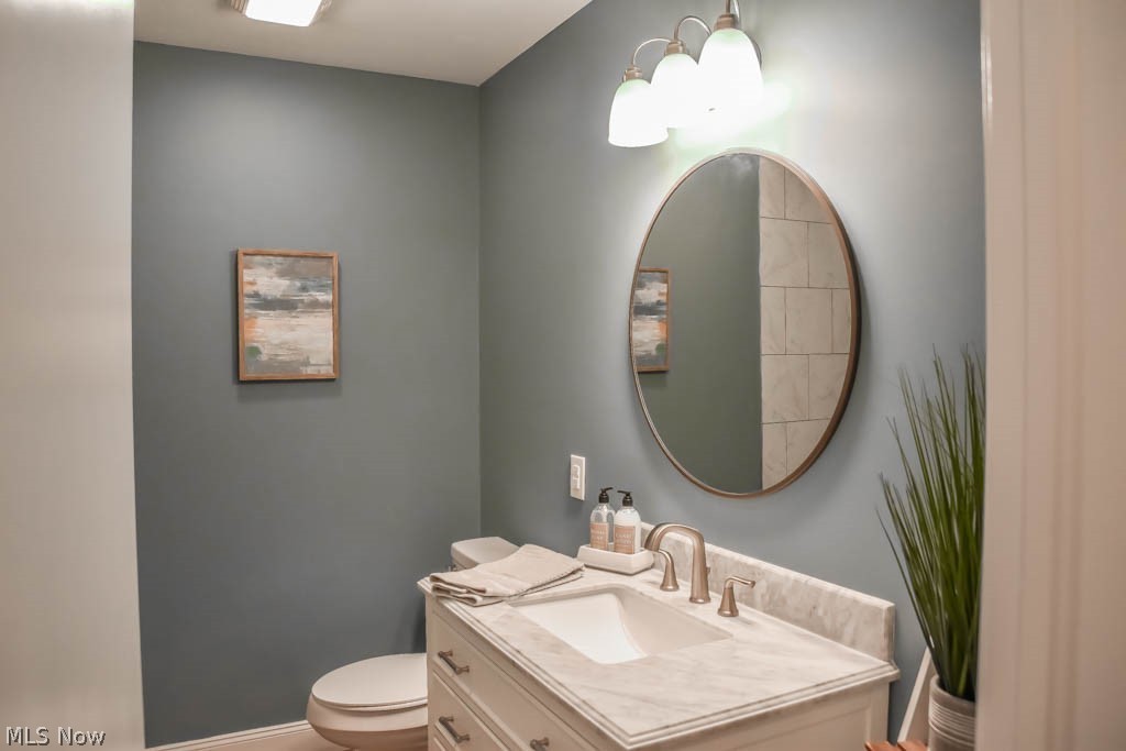 912 East Smith Road Medina, OH 44256 - Photo 24 of 29 Full bathroom