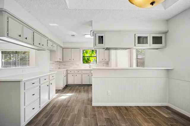 $275,000 | 206 Forest Oaks Lane, Lake Jackson, TX 77566