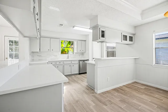 $275,000 | 206 Forest Oaks Lane, Lake Jackson, TX 77566