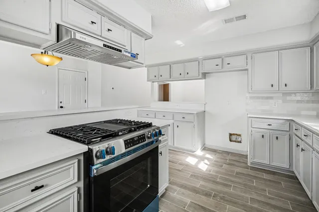 $275,000 | 206 Forest Oaks Lane, Lake Jackson, TX 77566