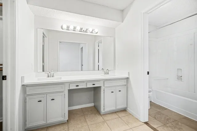 $275,000 | 206 Forest Oaks Lane, Lake Jackson, TX 77566